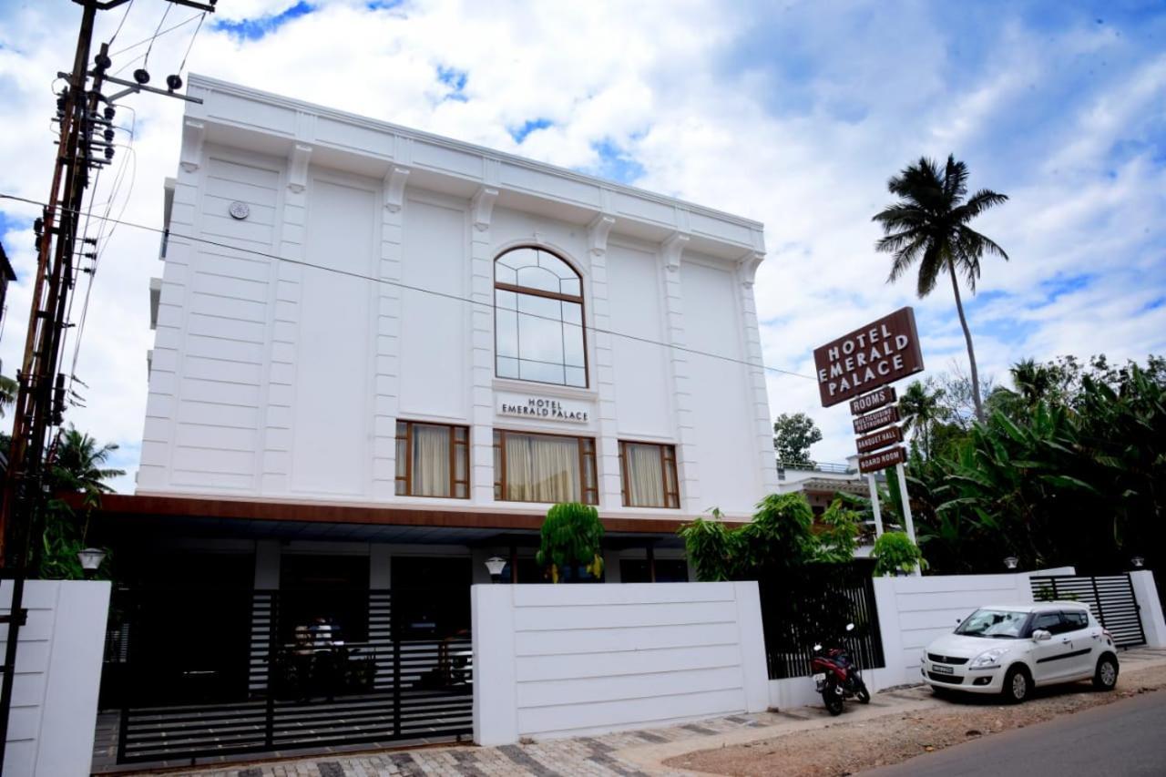 Hotel Emerald Palace Kottiyam Dış mekan fotoğraf