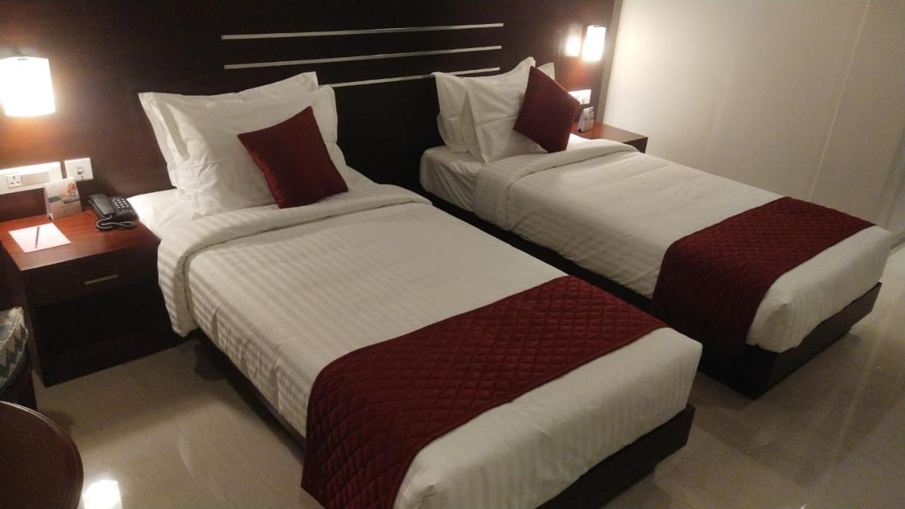 Hotel Emerald Palace Kottiyam Dış mekan fotoğraf